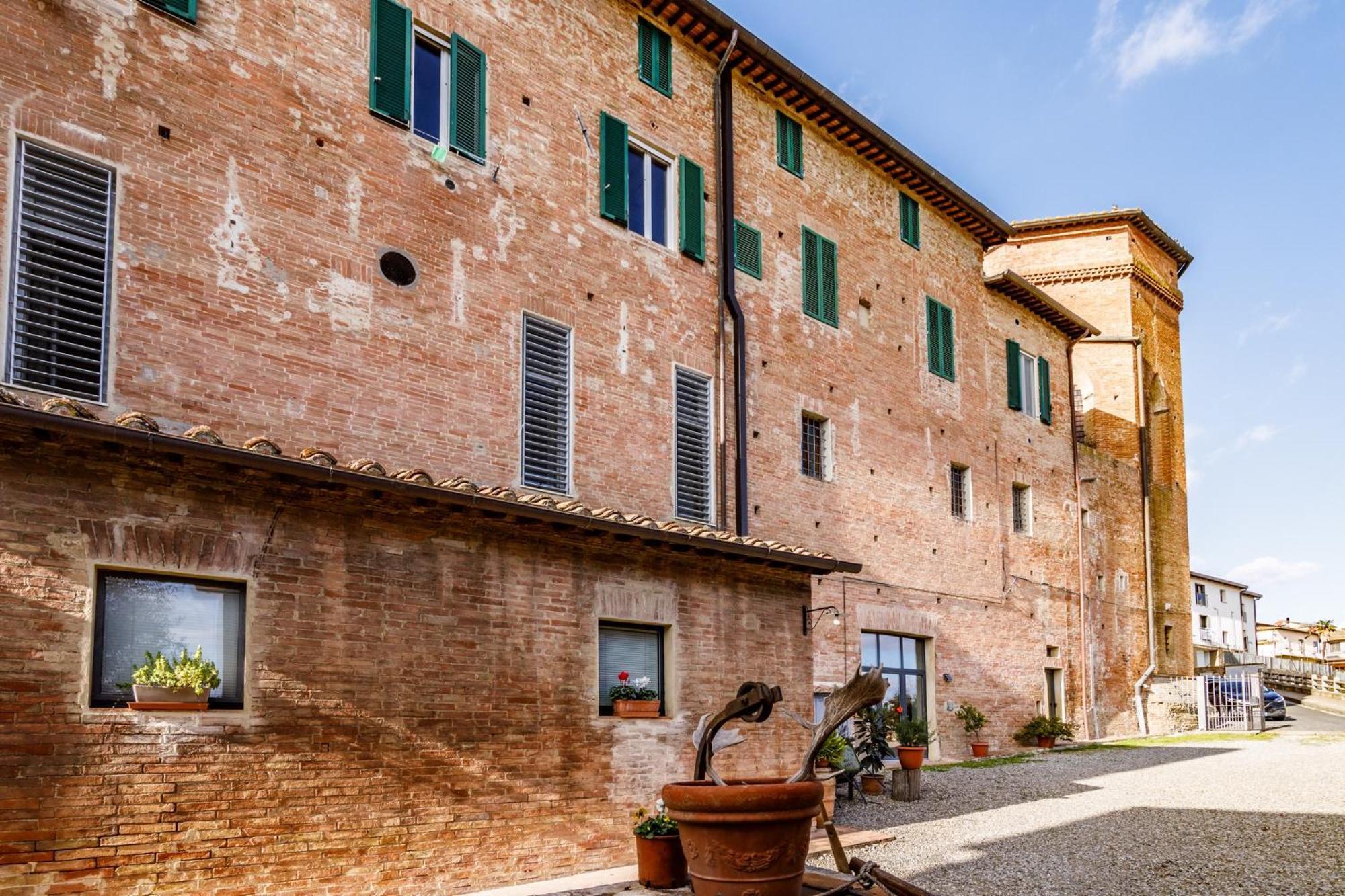 Porta Romana Elegant Apartments With Private Parking! เซียนา ภายนอก รูปภาพ