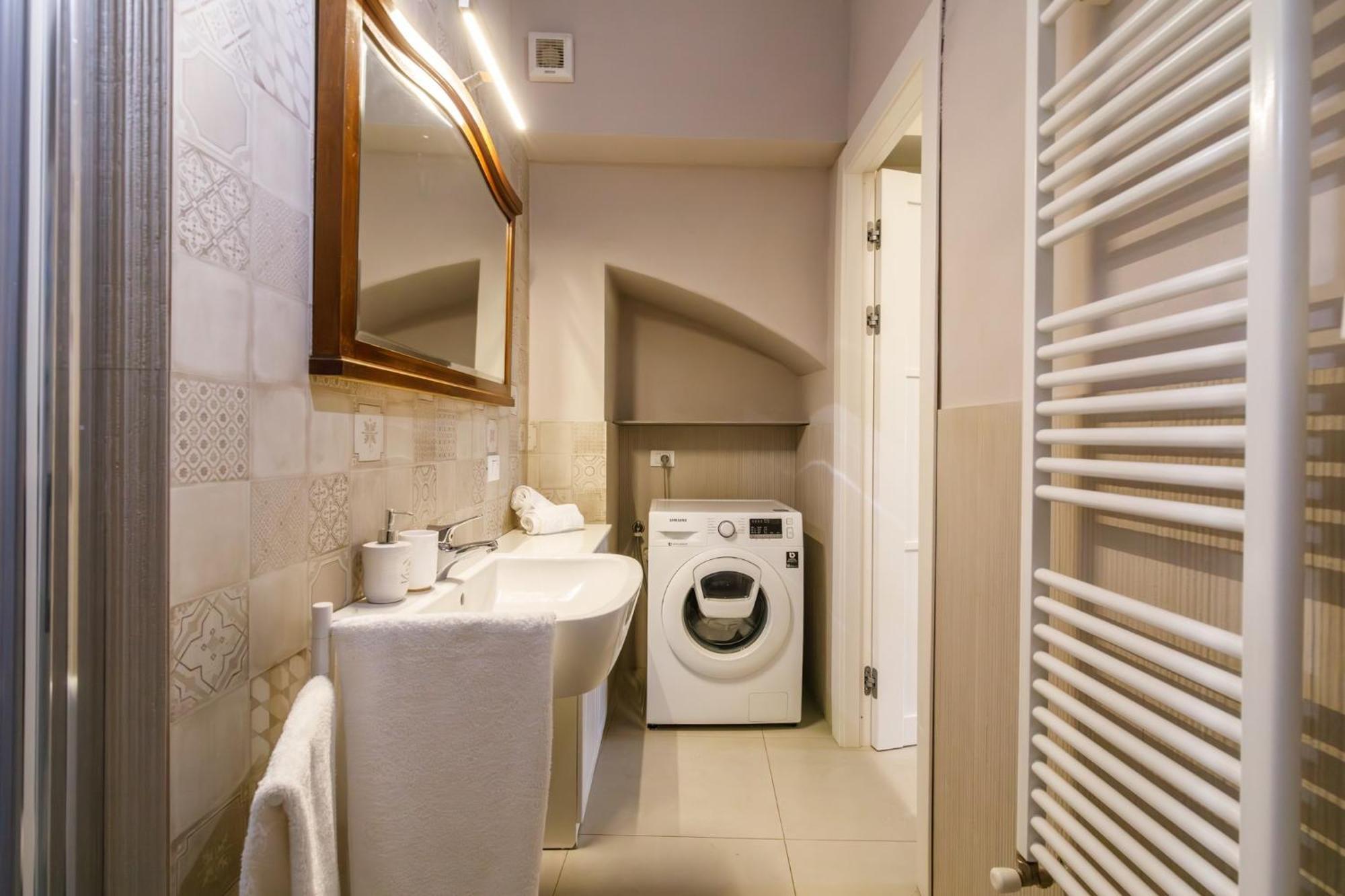 Porta Romana Elegant Apartments With Private Parking! เซียนา ภายนอก รูปภาพ