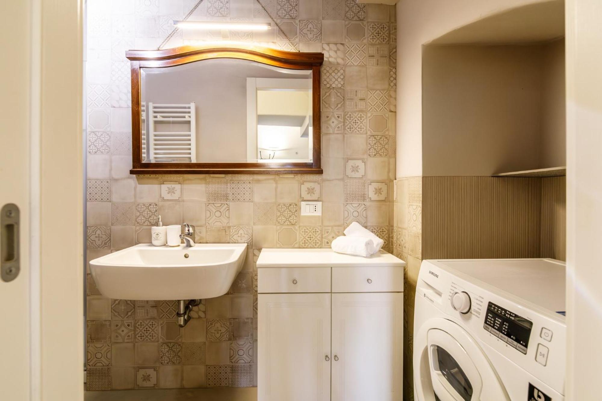 Porta Romana Elegant Apartments With Private Parking! เซียนา ภายนอก รูปภาพ